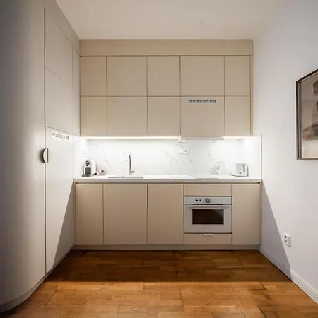 Spacious Old Town Apartment Perfect Home For 5 *