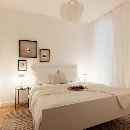 Spacious Old Town Apartment Perfect Home For 5 * פראג