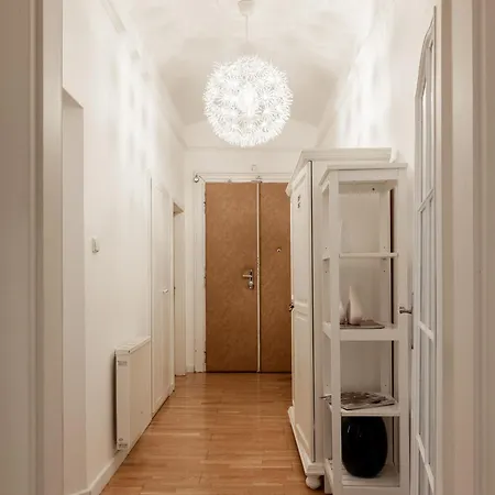 Spacious Old Town Apartment Perfect Home For 5 פראג