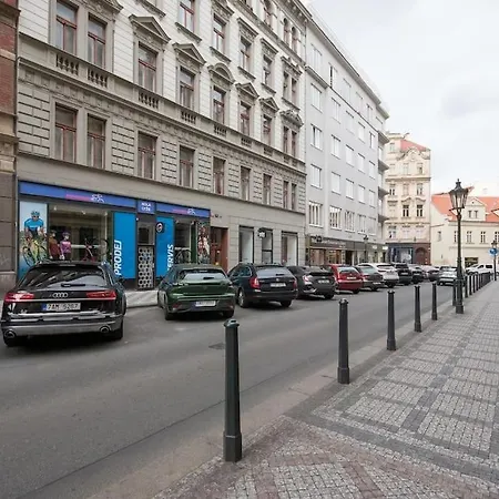 Spacious Old Town Apartment Perfect Home For 5